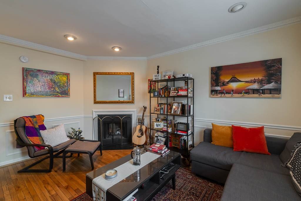 1906 T St Nw #A - Photo 2 of 13