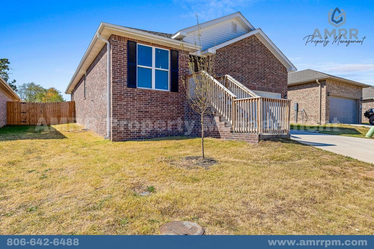 121 Sw Vanessa St - Photo 3 of 37