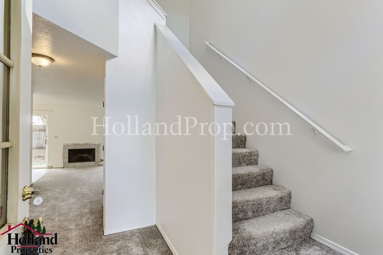 2621 Southeast 174th Avenue #C - Photo 6 of 29