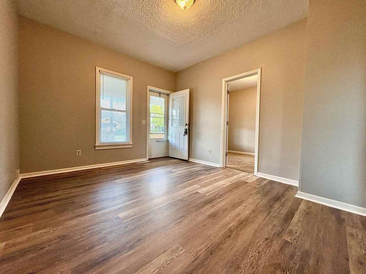 919 S Logan St - Photo 2 of 18