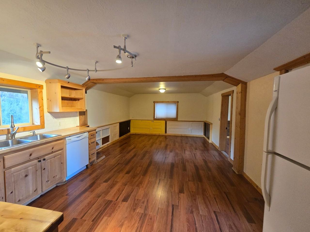 266 S 9th St - Photo 4 of 18