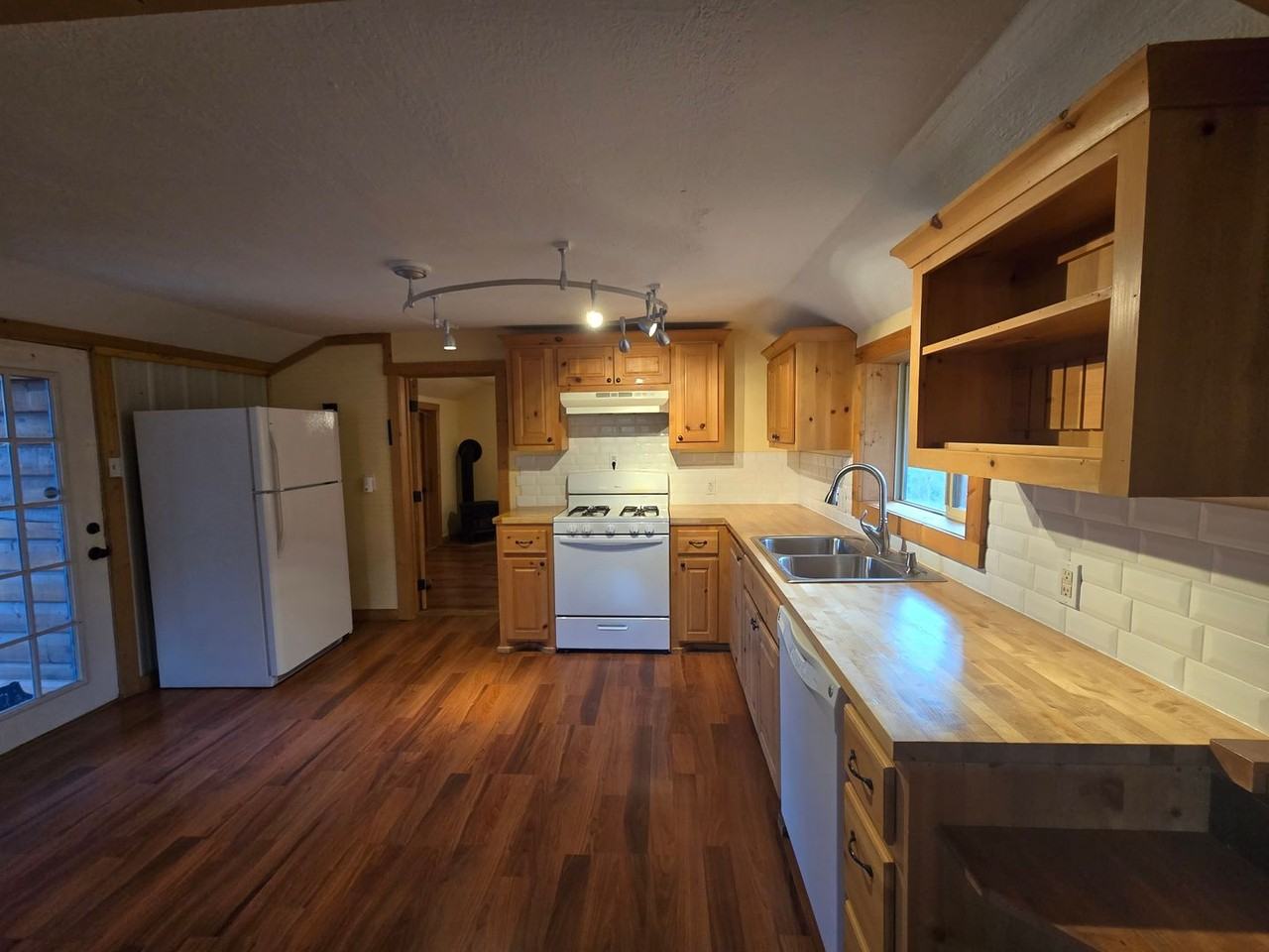 266 S 9th St - Photo 5 of 18