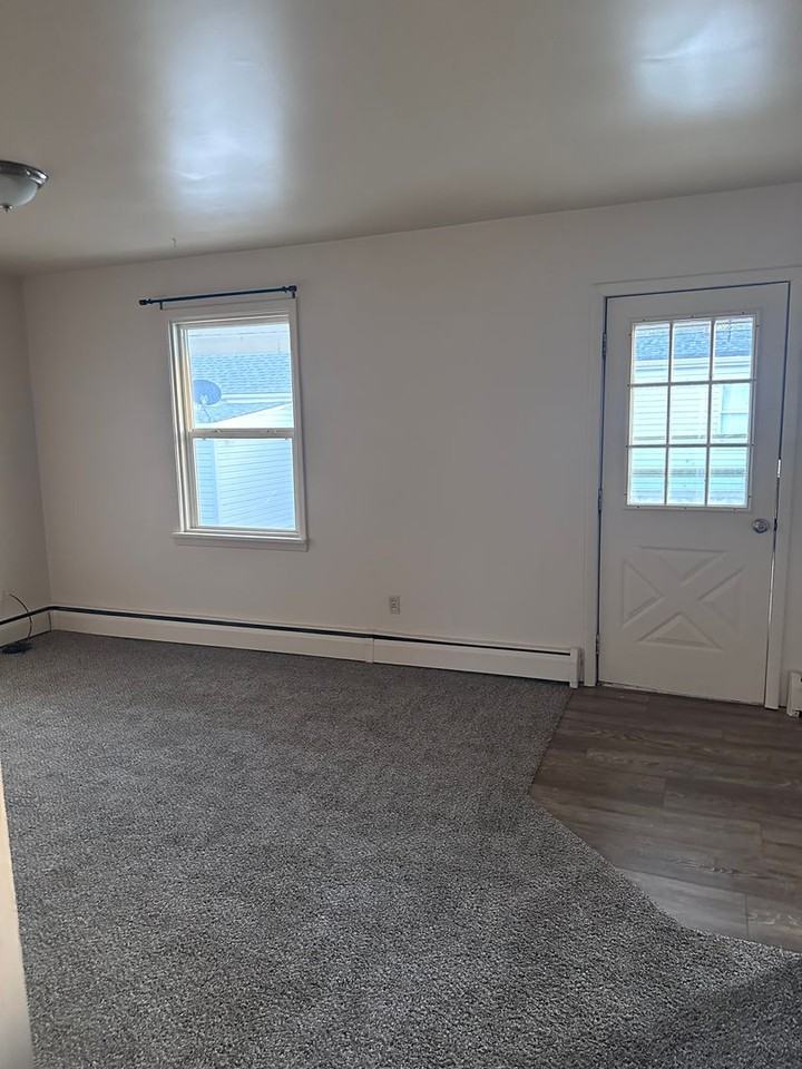 1008 Mccarty - Photo 2 of 7