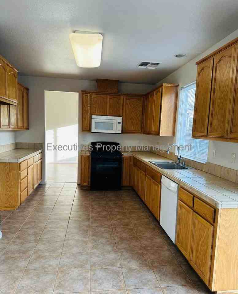 182 Oleander Dr - Photo 6 of 30