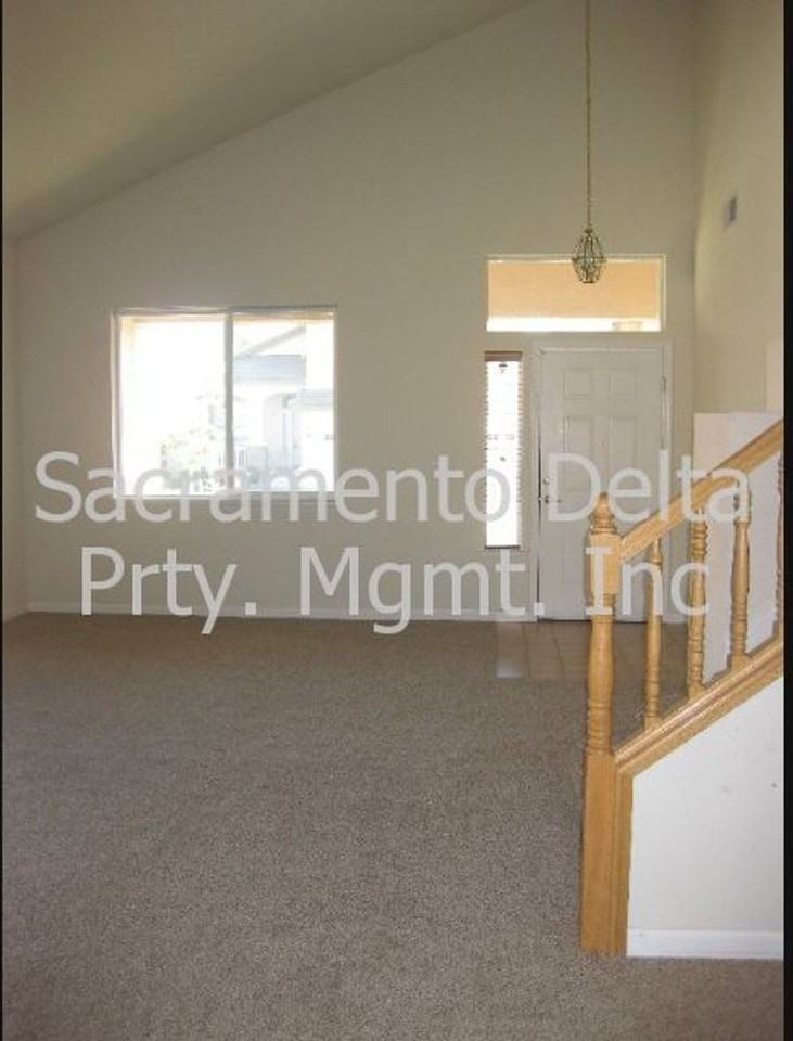 9169 Hemsworth Way - Photo 3 of 14