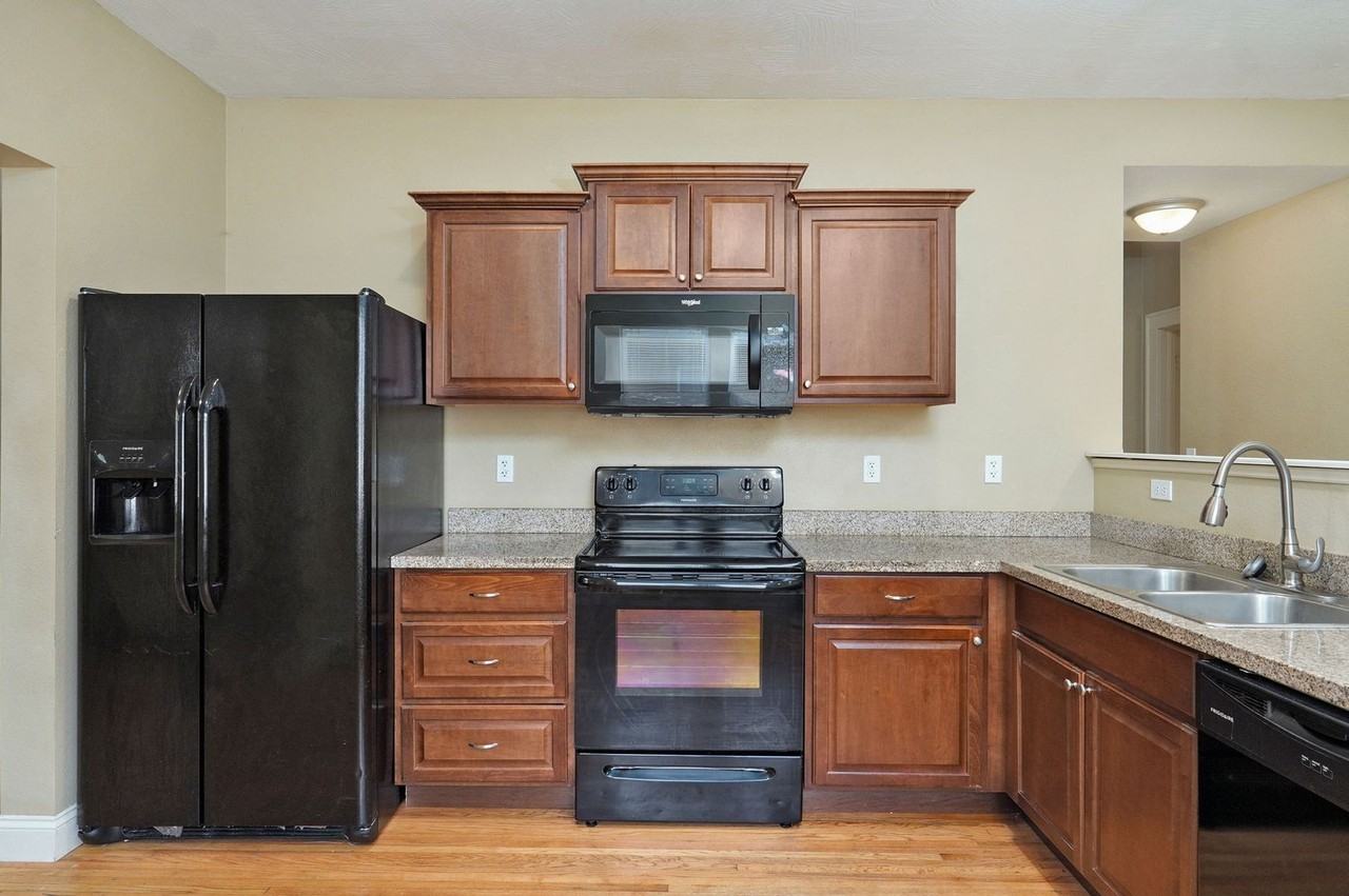 631 S Kickapoo Ave - Photo 7 of 22