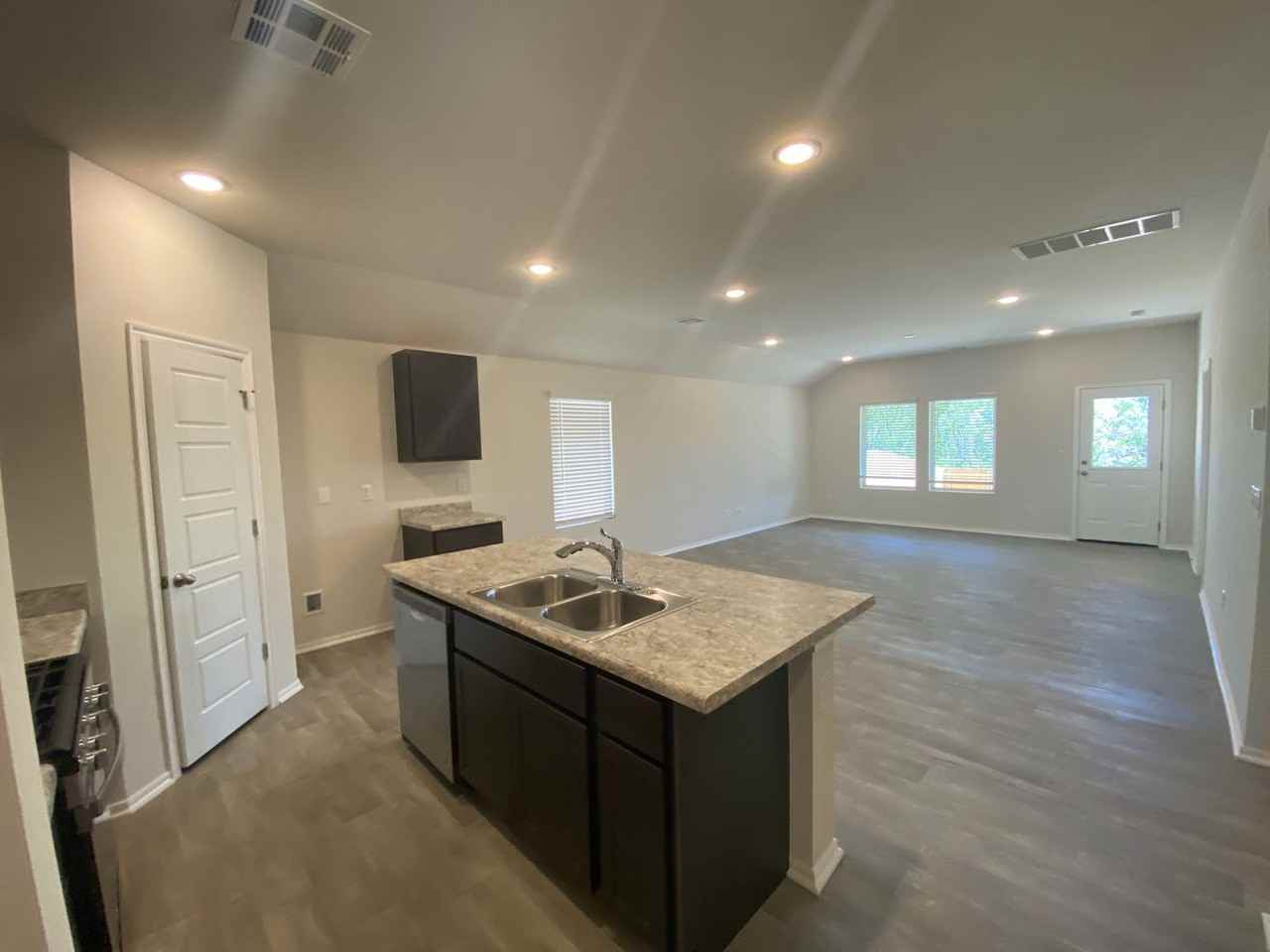 9512 Squire Ln - Photo 4 of 28