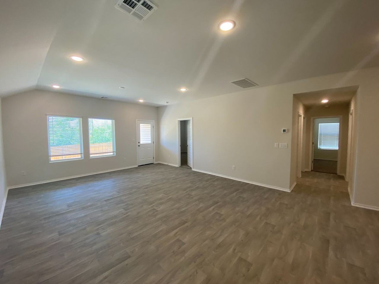 9512 Squire Ln - Photo 6 of 28