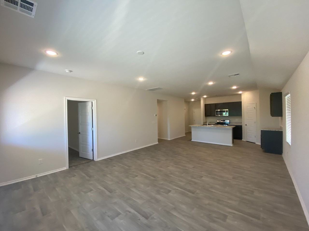 9512 Squire Ln - Photo 7 of 28