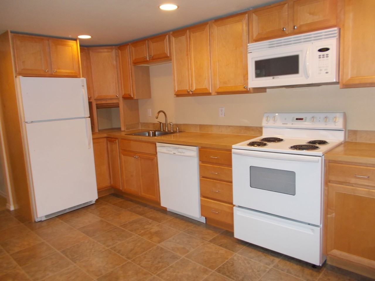 18124 62nd Avenue Northeast - Photo 2 of 5