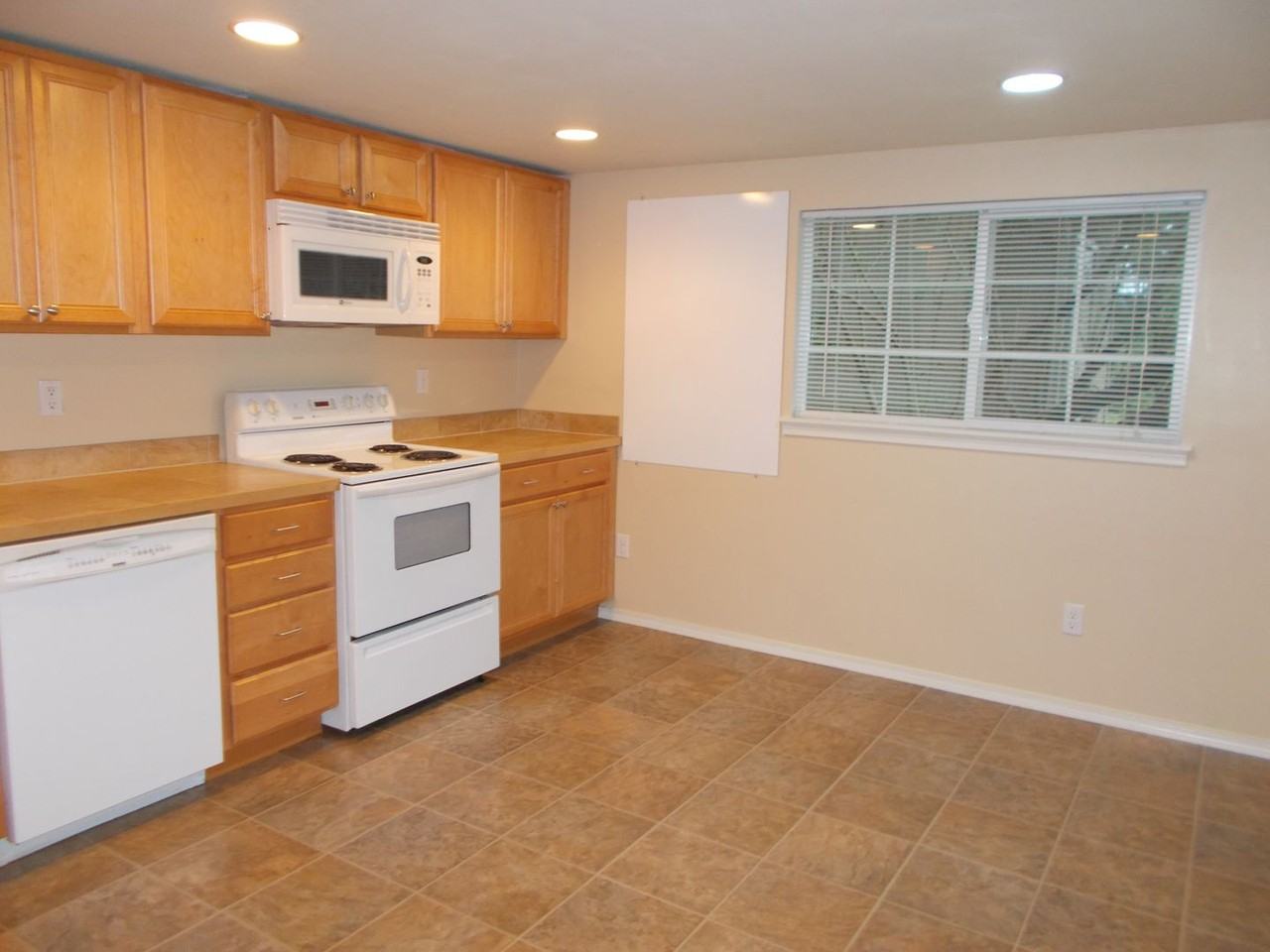 18124 62nd Avenue Northeast - Photo 3 of 5