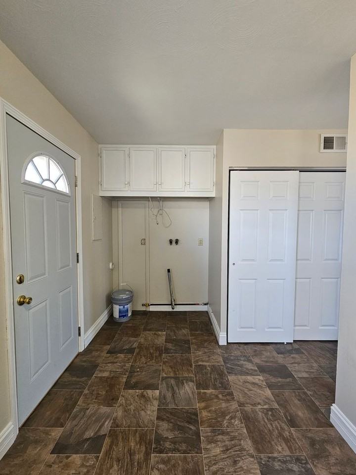 2110 Maywood Dr - Photo 6 of 13