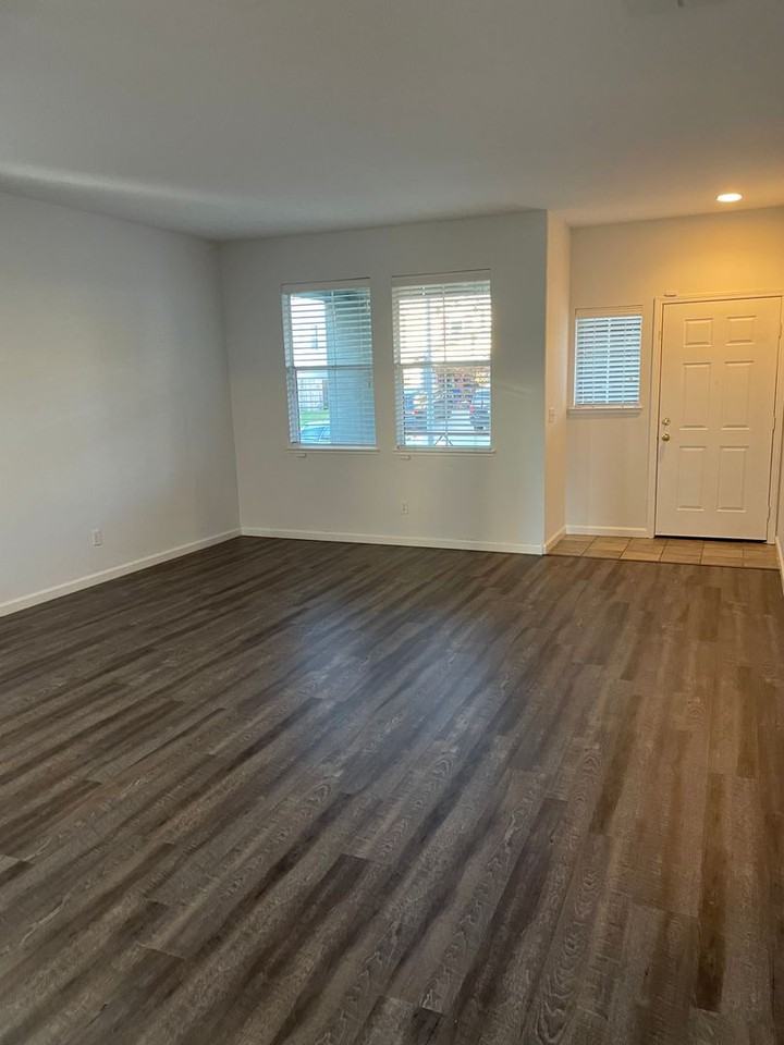 2126 Hannah Way - Photo 4 of 23