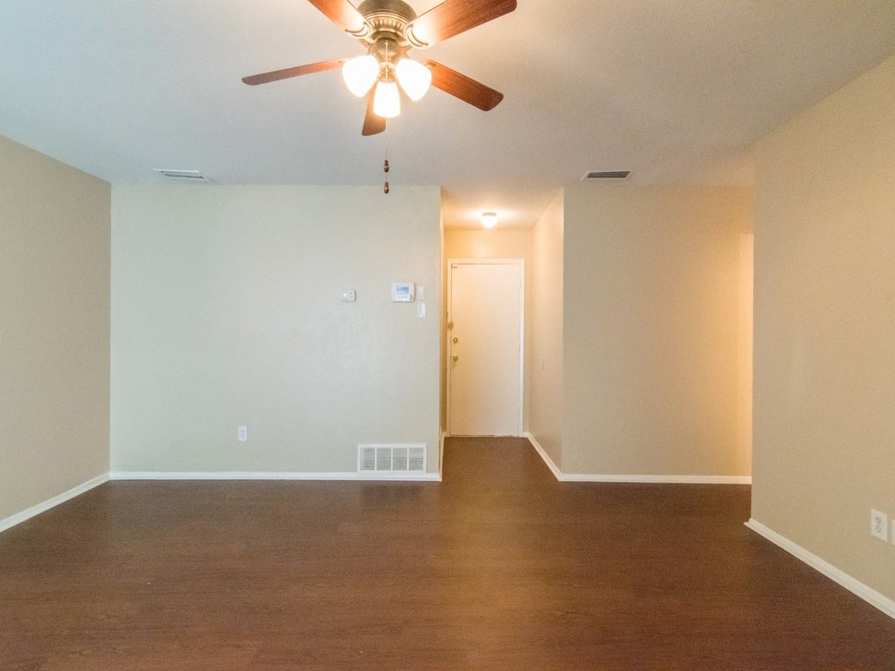 12104 Bishop Dr - Photo 4 of 20