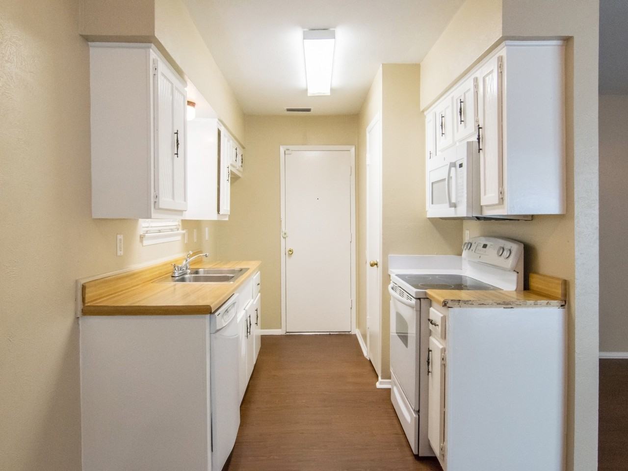 12104 Bishop Dr - Photo 6 of 20