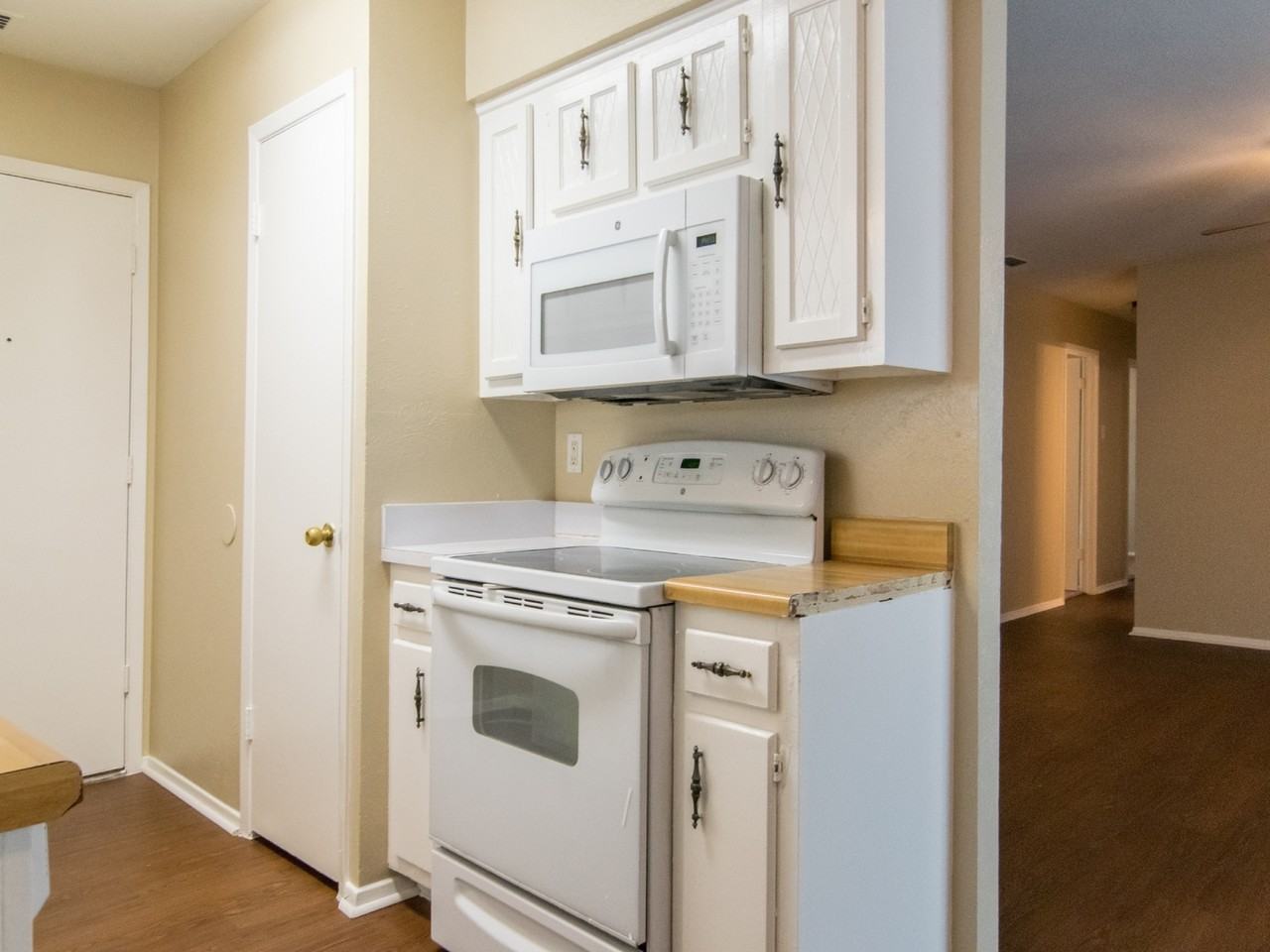 12104 Bishop Dr - Photo 7 of 20