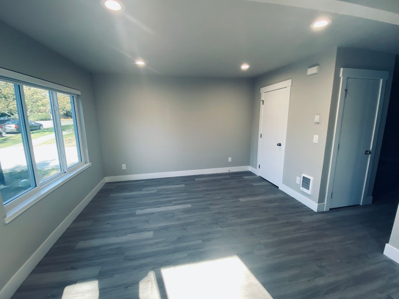 3405 Rockefeller Ave #B - Photo 4 of 29