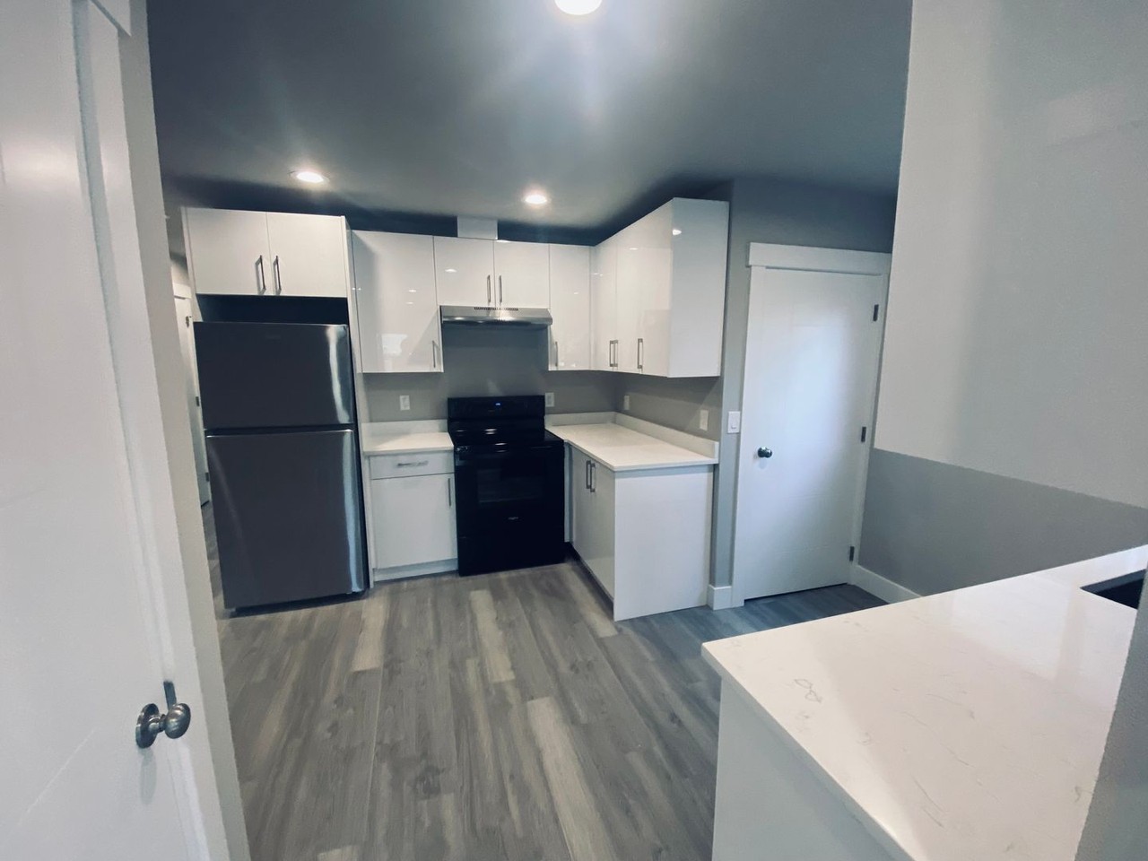 3405 Rockefeller Ave #B - Photo 5 of 29