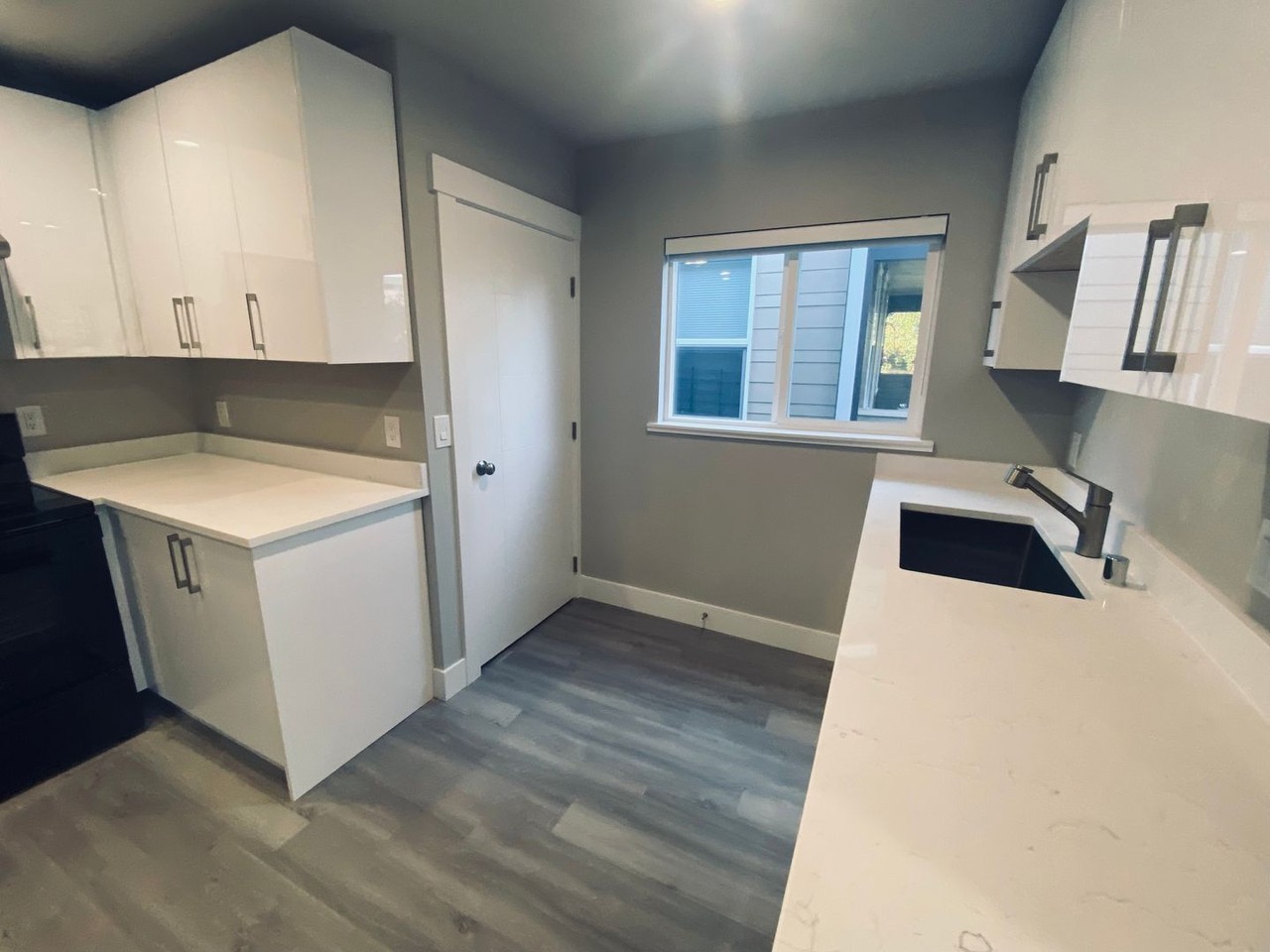 3405 Rockefeller Ave #B - Photo 6 of 29