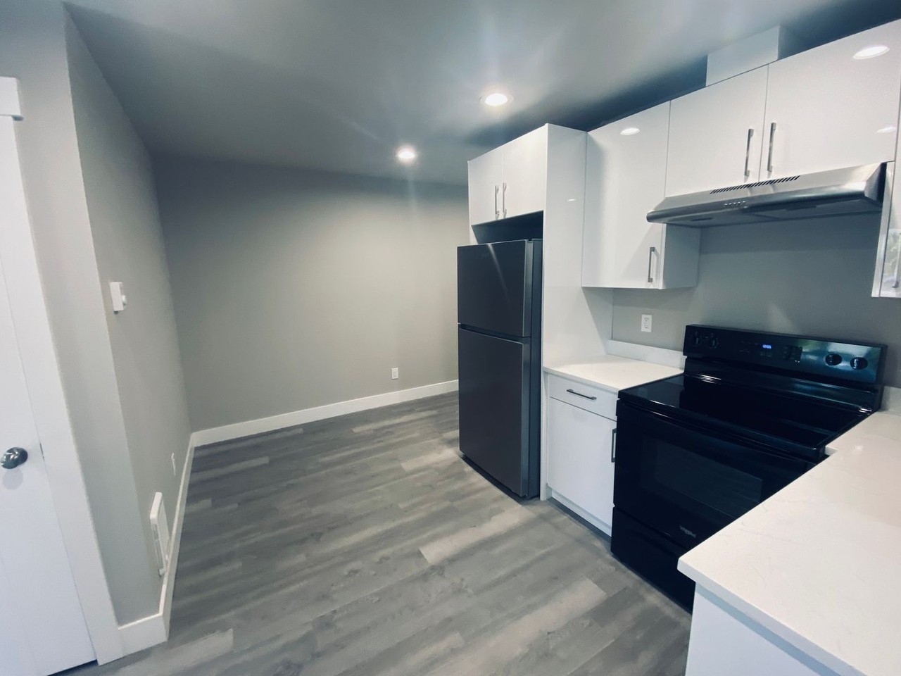 3405 Rockefeller Ave #B - Photo 7 of 29