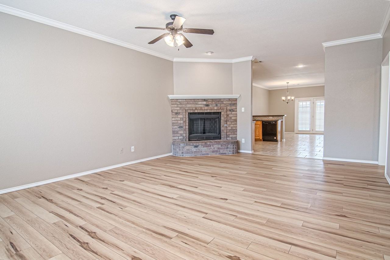 3303 Mark Ln - Photo 3 of 18