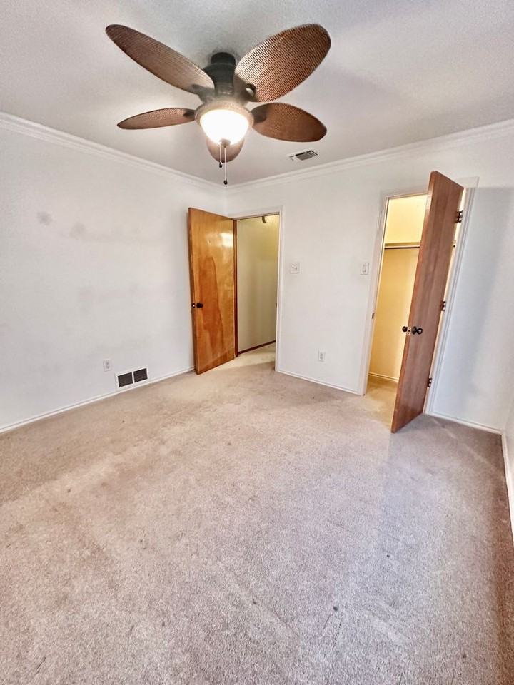 6205 Elkhart Ave - Photo 4 of 36