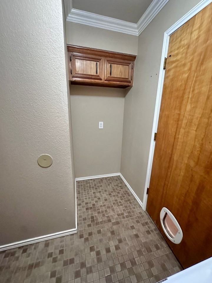 6205 Elkhart Ave - Photo 5 of 36