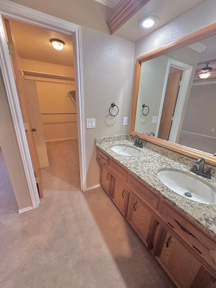 6205 Elkhart Ave - Photo 6 of 36