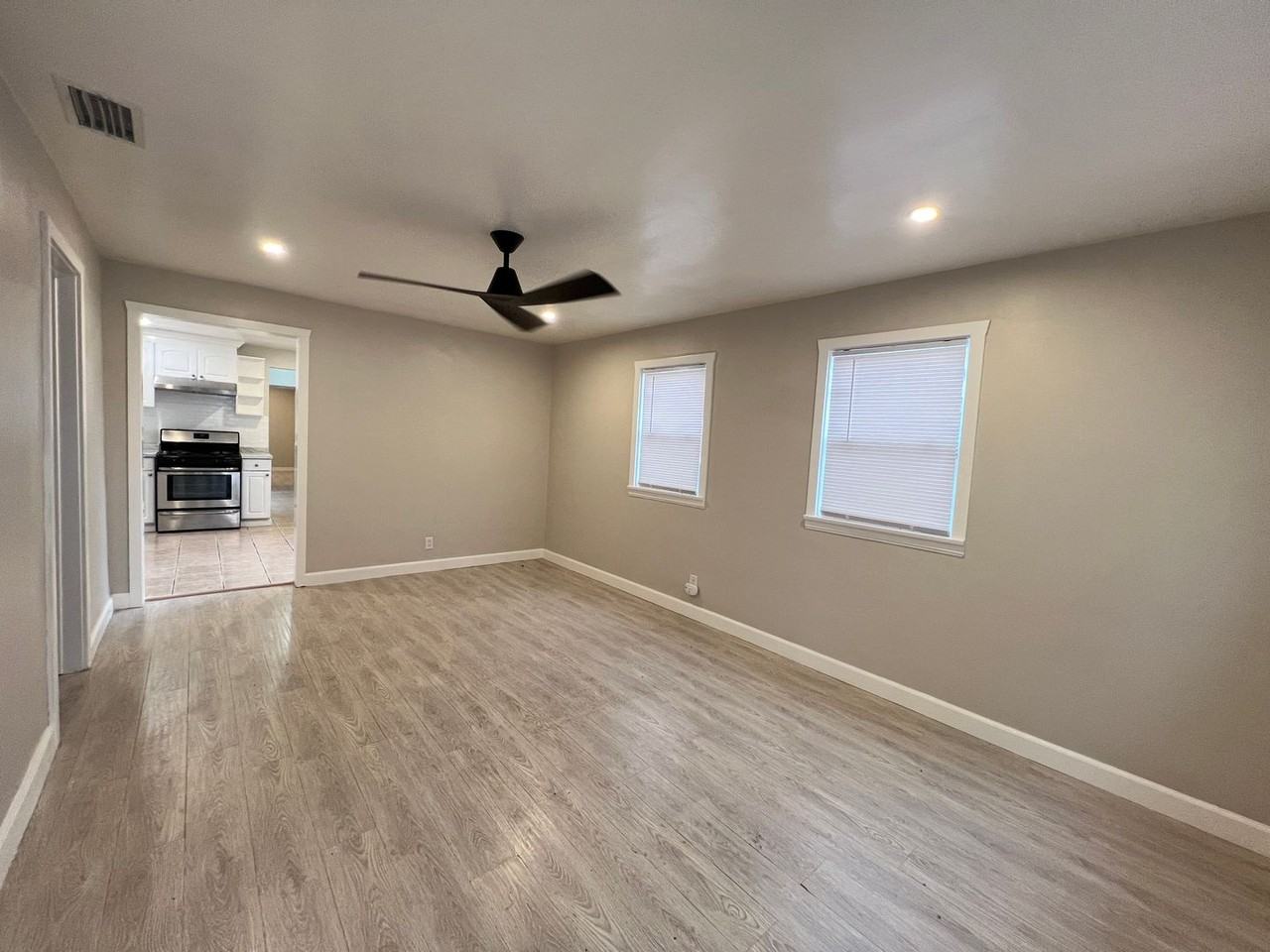 18527 Elaine Ave - Photo 2 of 23