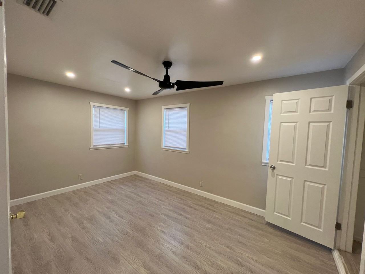 18527 Elaine Ave - Photo 3 of 23