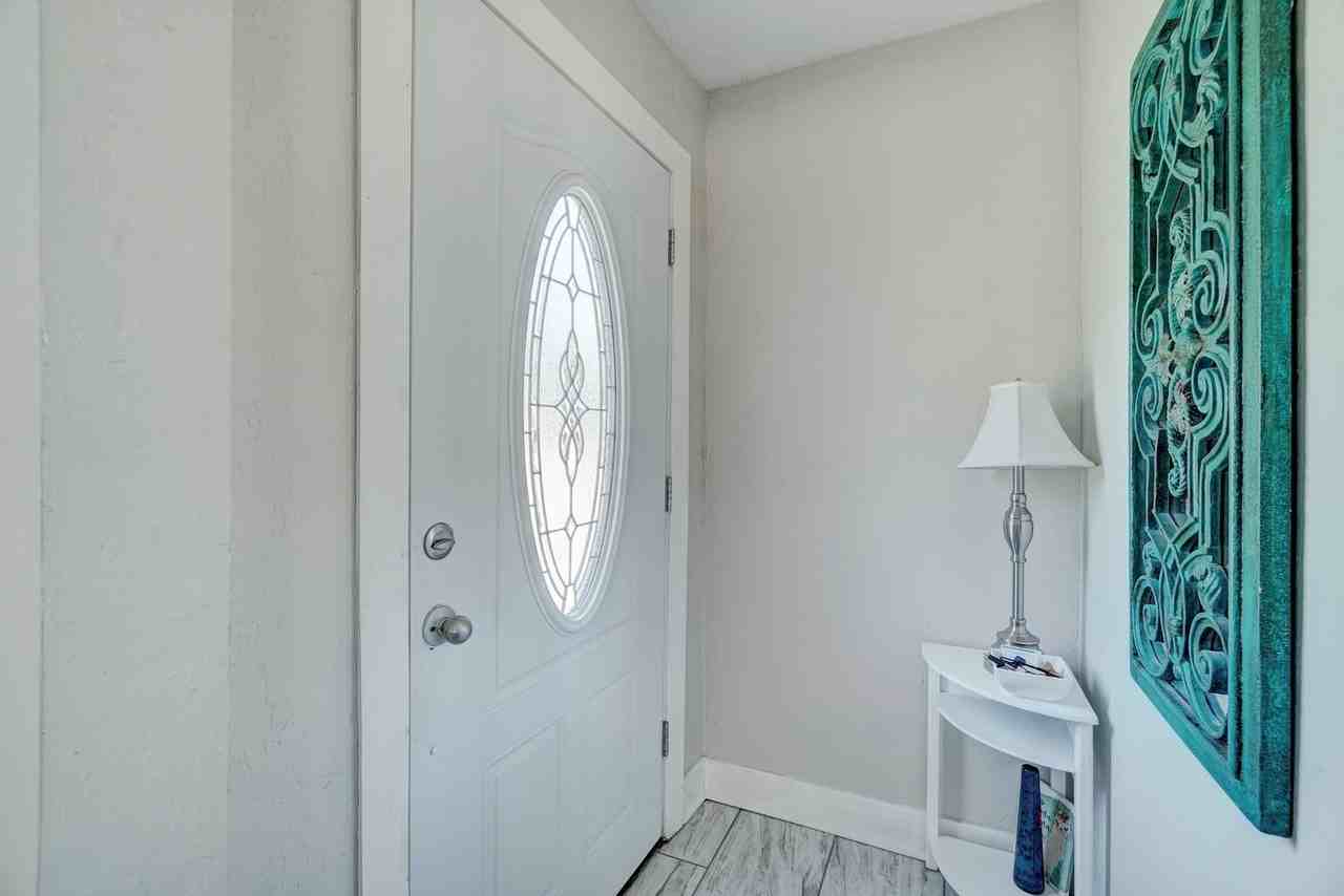 1710 Nw Dearborn Ave - Photo 3 of 45