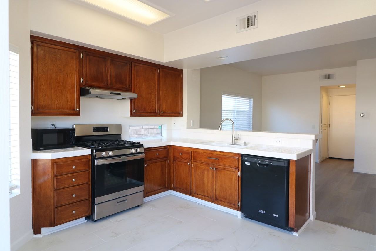 3091 Lamplighter St - Photo 6 of 31