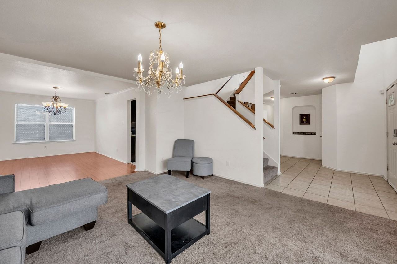 5808 Montrose Dr - Photo 4 of 17