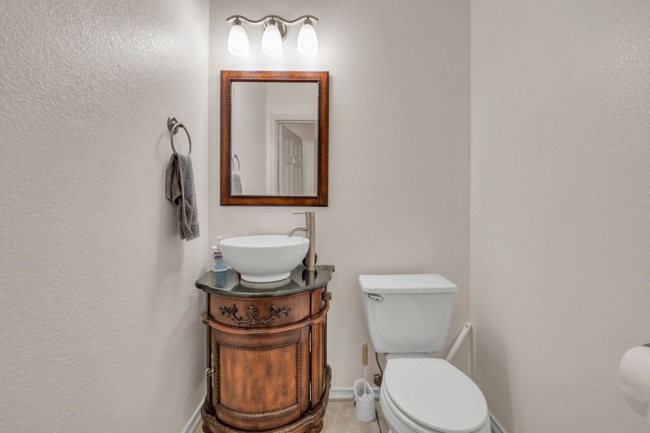 5808 Montrose Dr - Photo 5 of 17