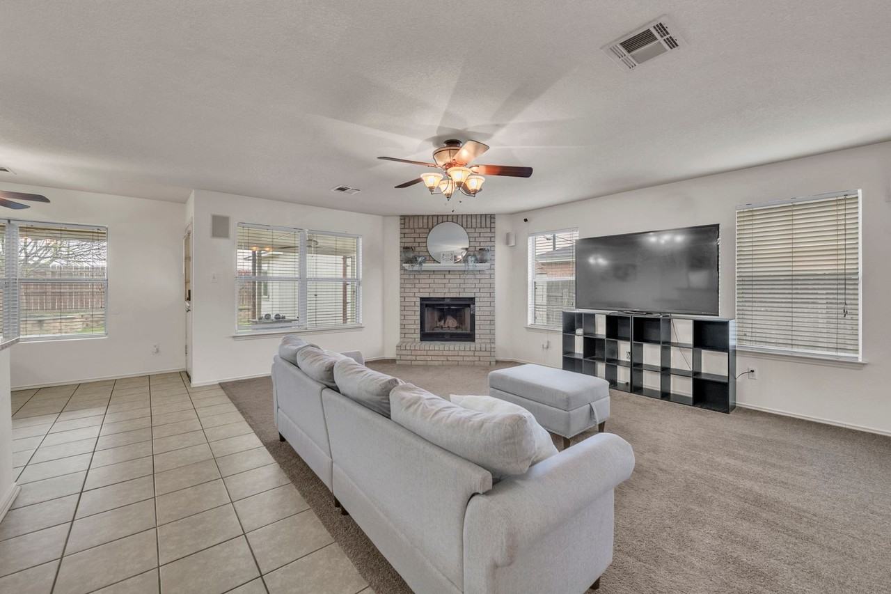 5808 Montrose Dr - Photo 6 of 17