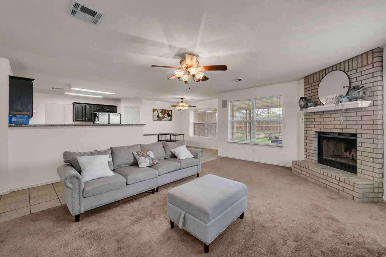 5808 Montrose Dr - Photo 7 of 17