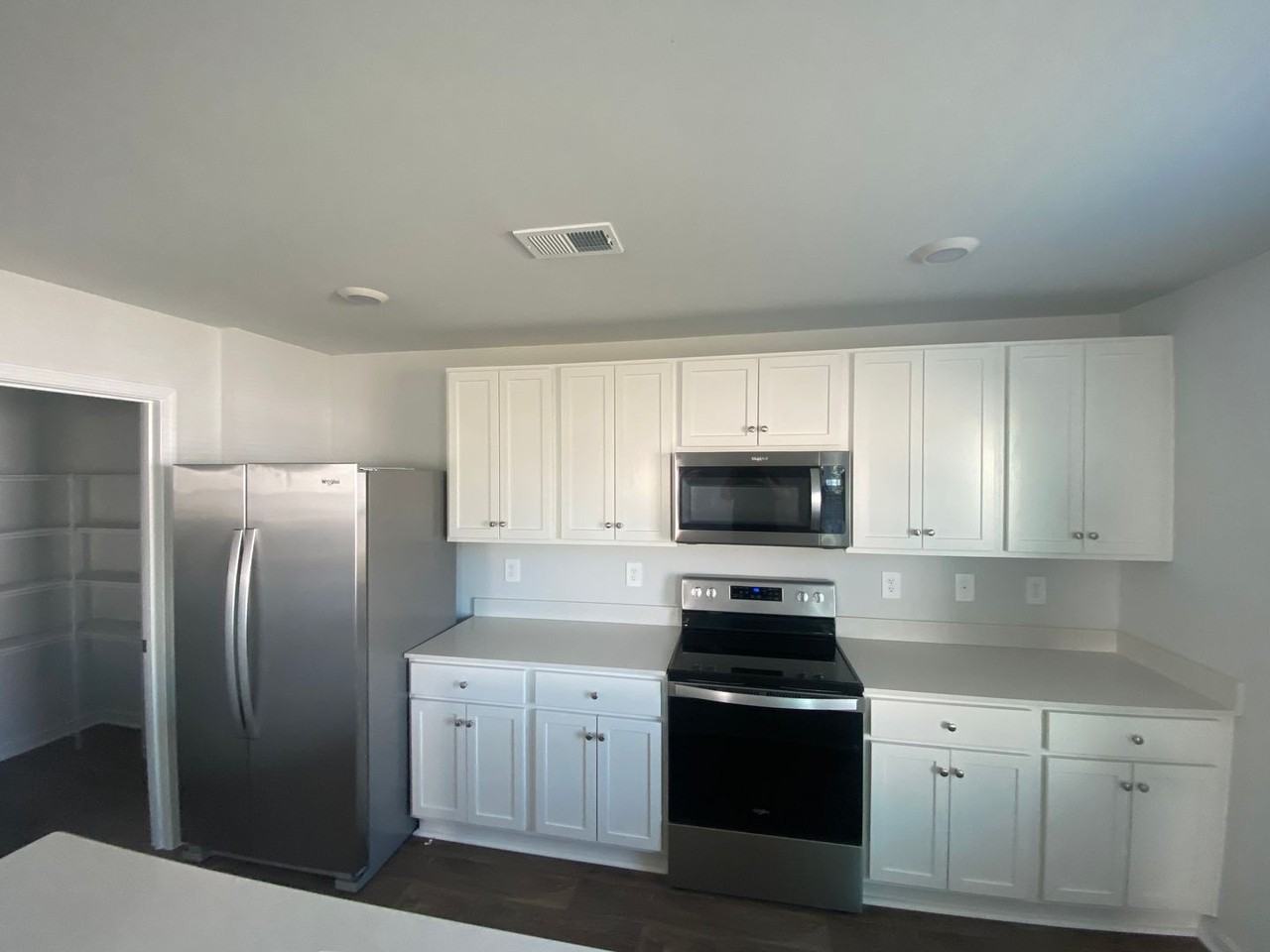 403 Seabreeze Drive - Photo 5 of 26