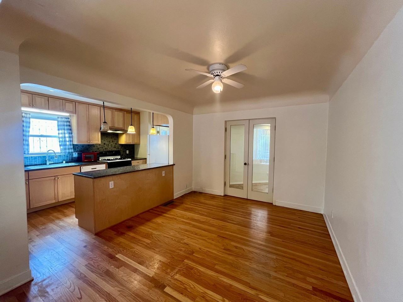 435 Lafayette Pl Ne - Photo 5 of 24