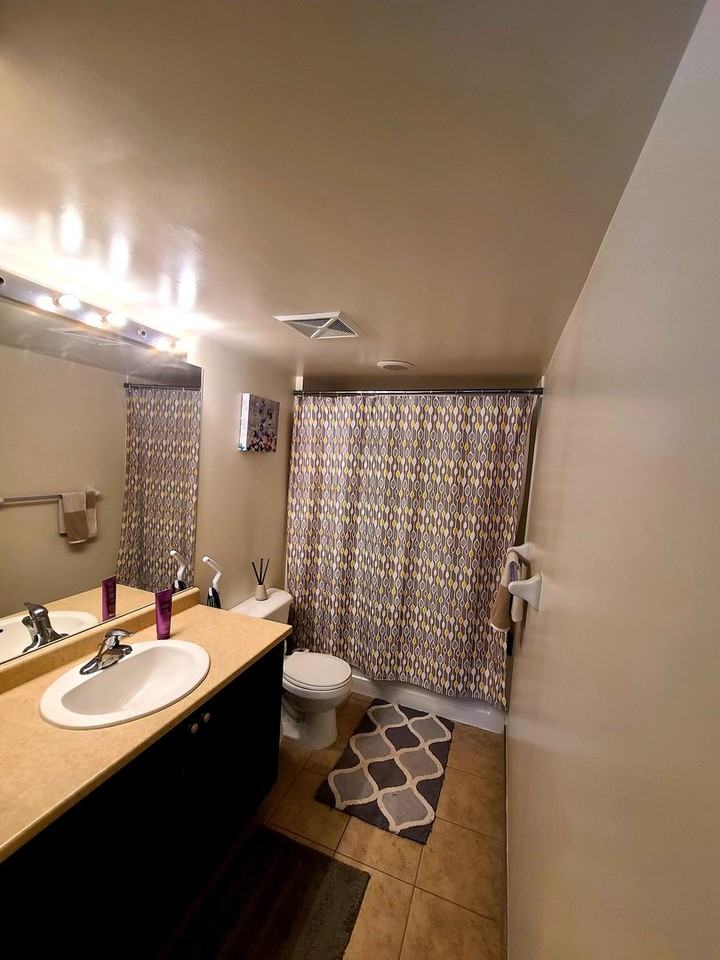 19 Grand Trunk Cres - Photo 3 of 20