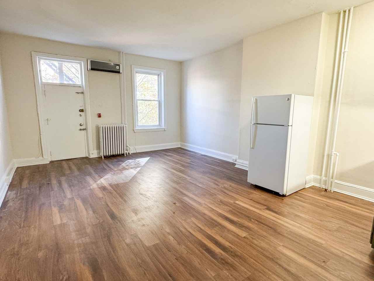 1535 Pine St #3R - Photo 2 of 8