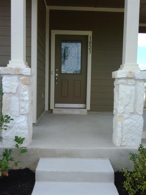 1823 Enchanted Rock Dr - Photo 2 of 8