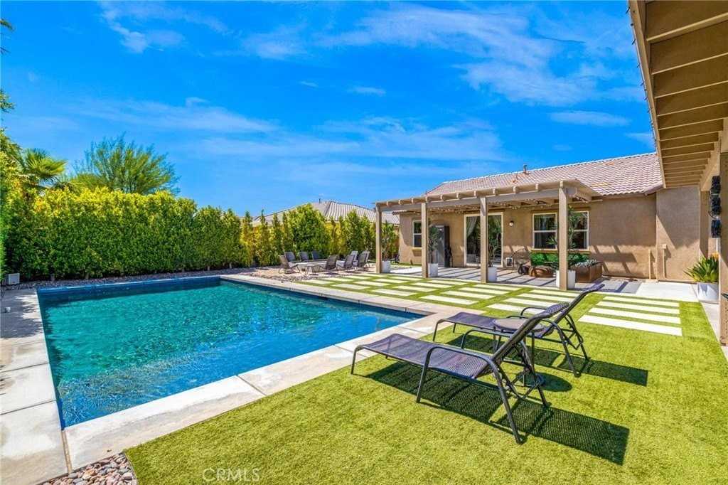 74079 Kingston Ct W - Photo 2 of 46