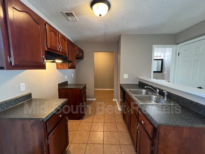 2870 Saint Elmo Ave - Photo 5 of 15