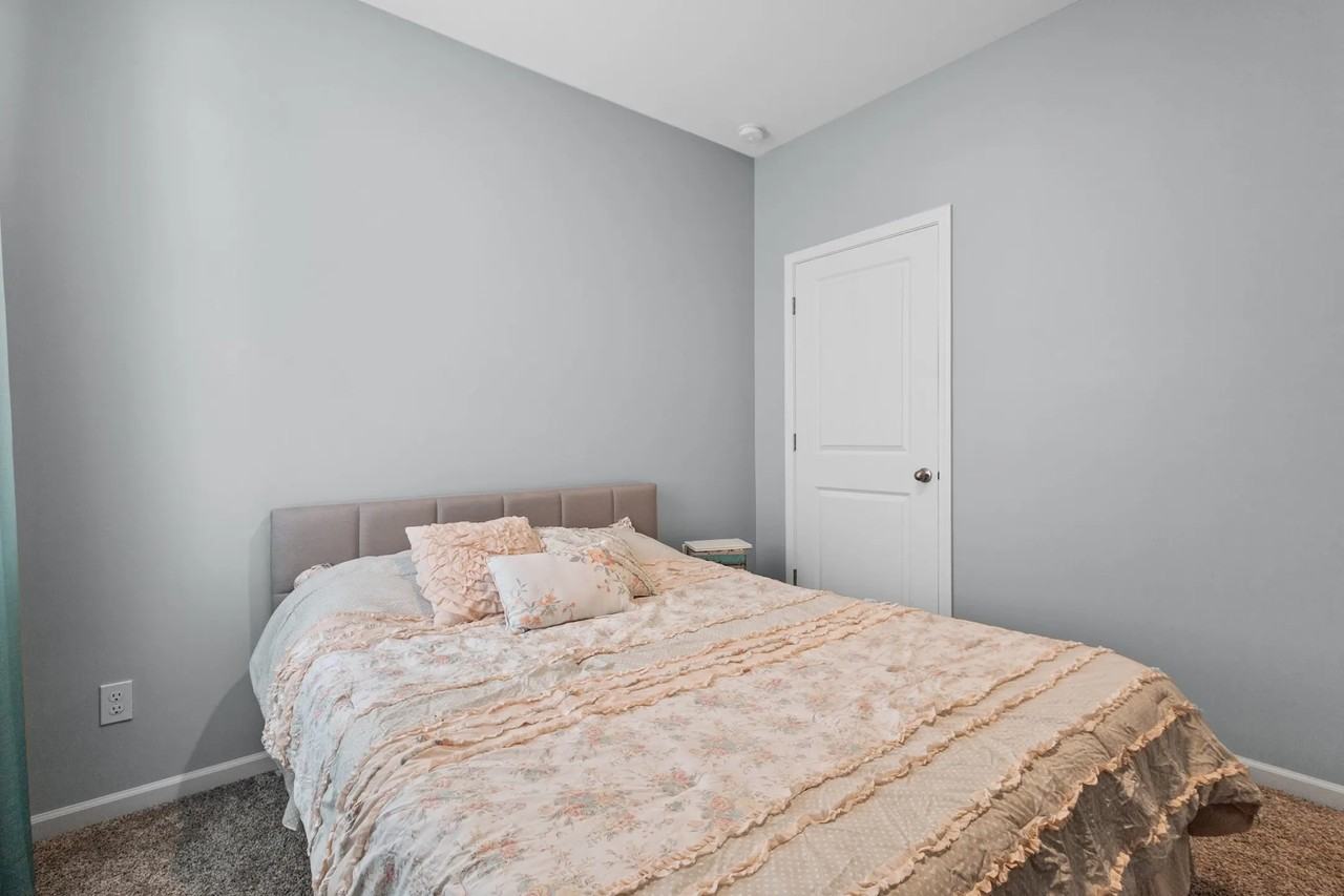 10422 Whitney Pl - Photo 3 of 34