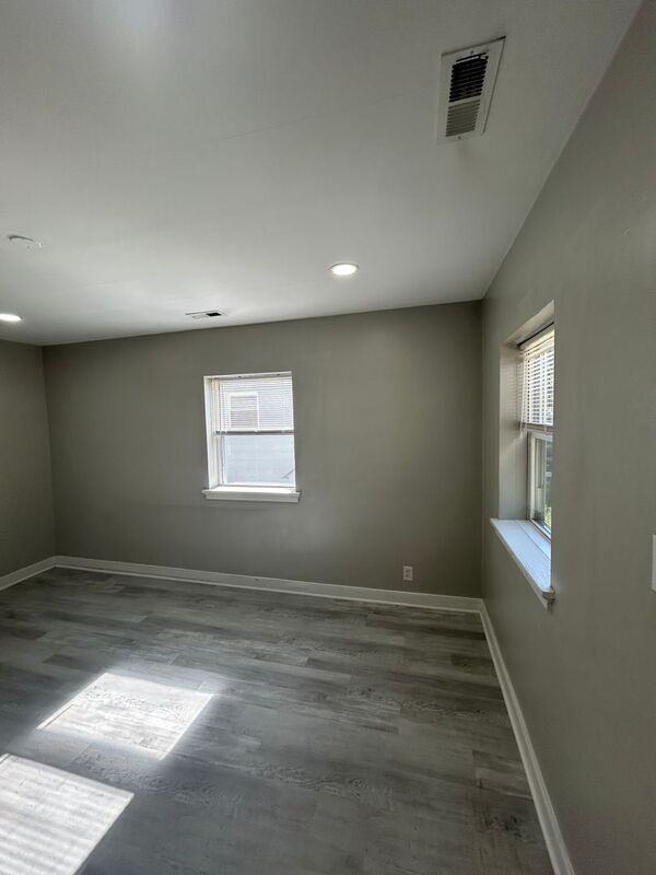 3425 1st Ave - Photo 3 of 16