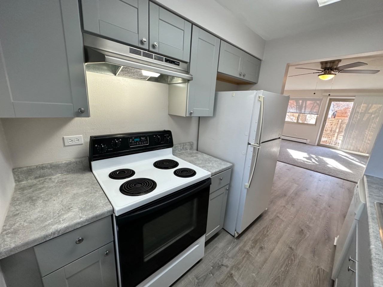 3827 Oak St - Photo 2 of 15