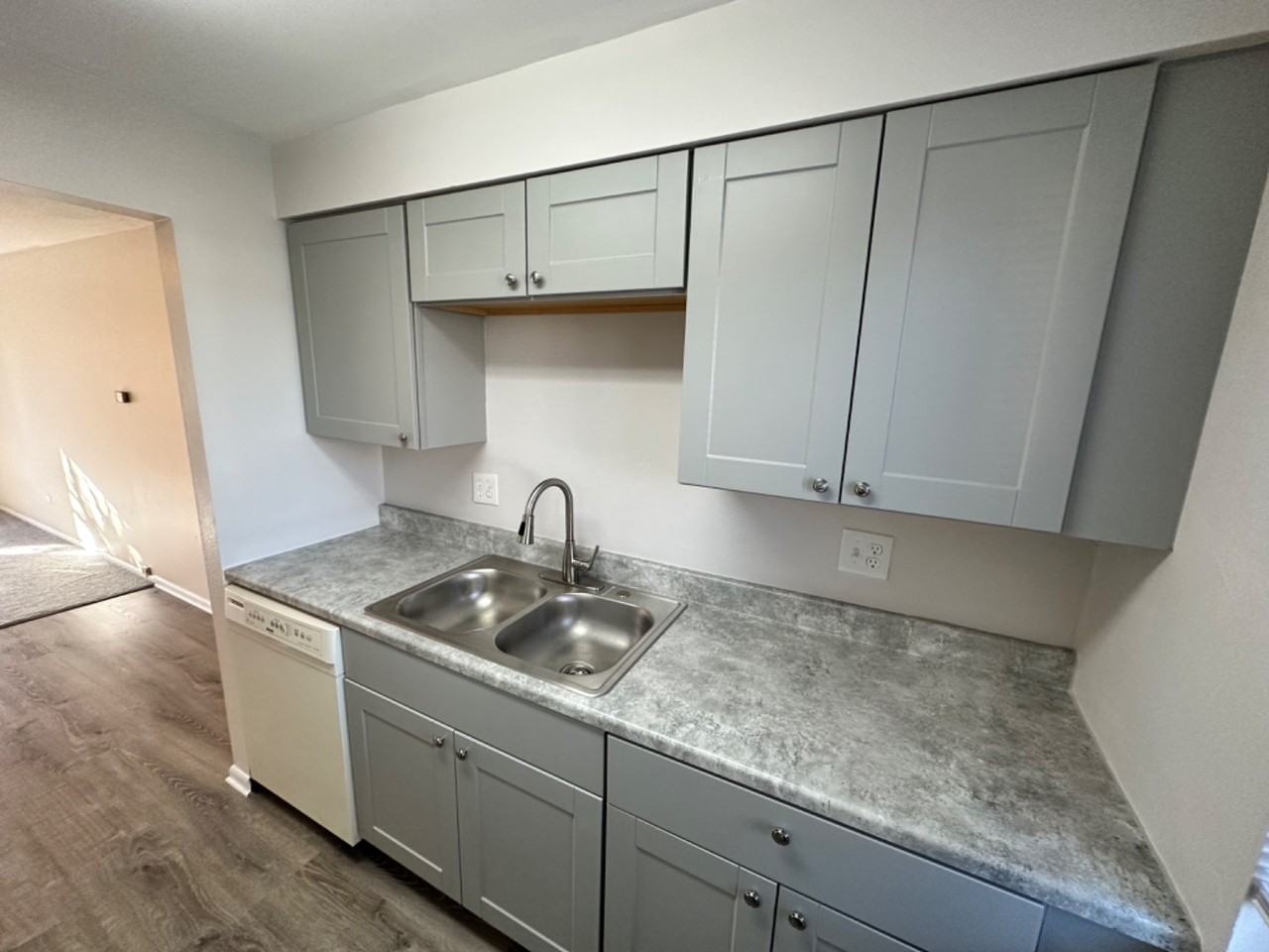 3827 Oak St - Photo 3 of 15