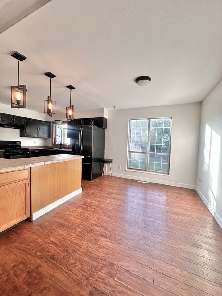 12115 W Temple Dr - Photo 3 of 34