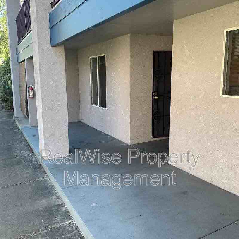 815 Pine St #7 - Photo 3 of 35