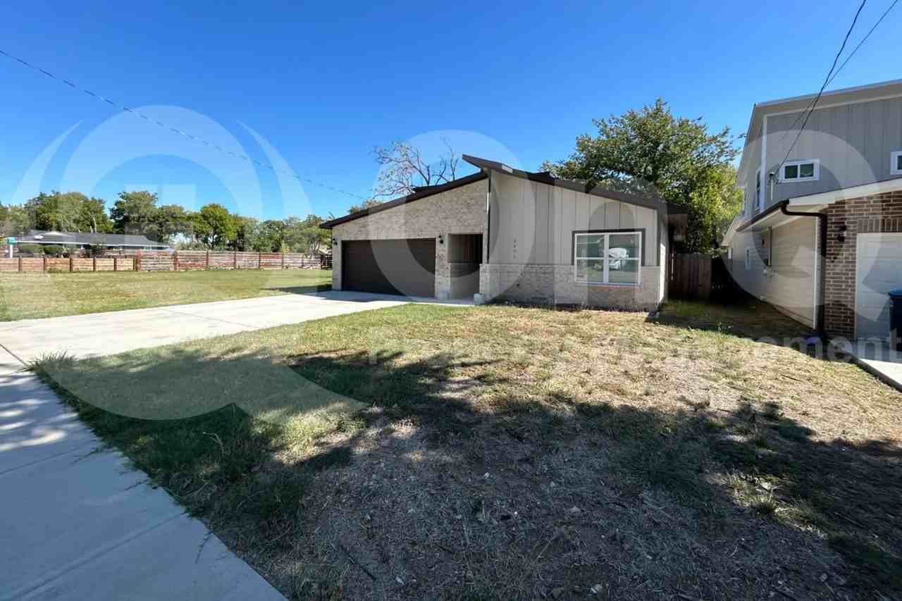 2401 Dillard St - Photo 2 of 21